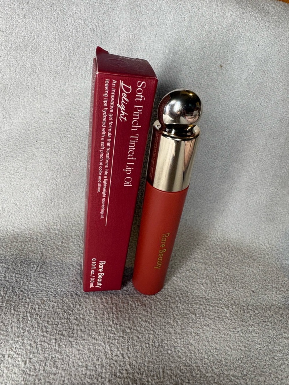 Rare Beauty Soft Pinch Tinted Lip Oil shade Delight Brand New in Box!!